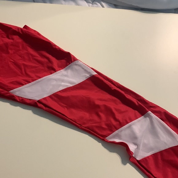 pullover shirt and leggings by Lilly - Picture 6 of 9